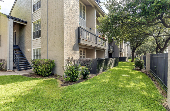 the apartment complex at The Landmark At Gleneagles