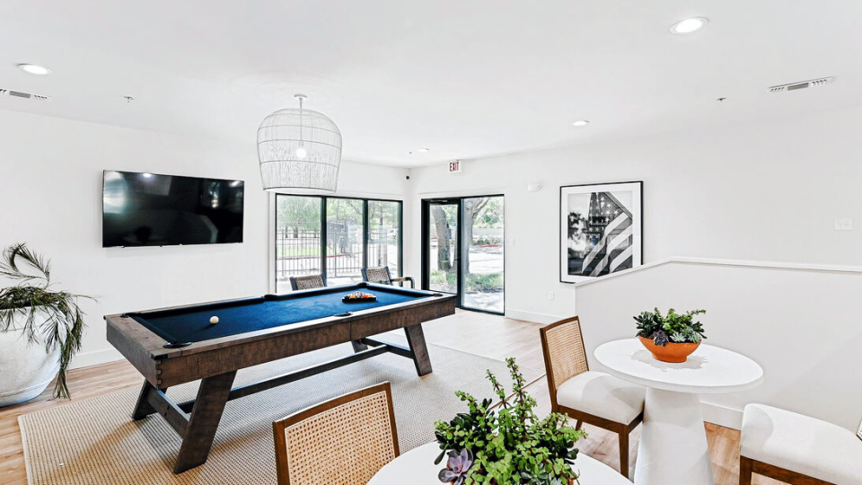 a pool table in a living room with a television at The  Monte