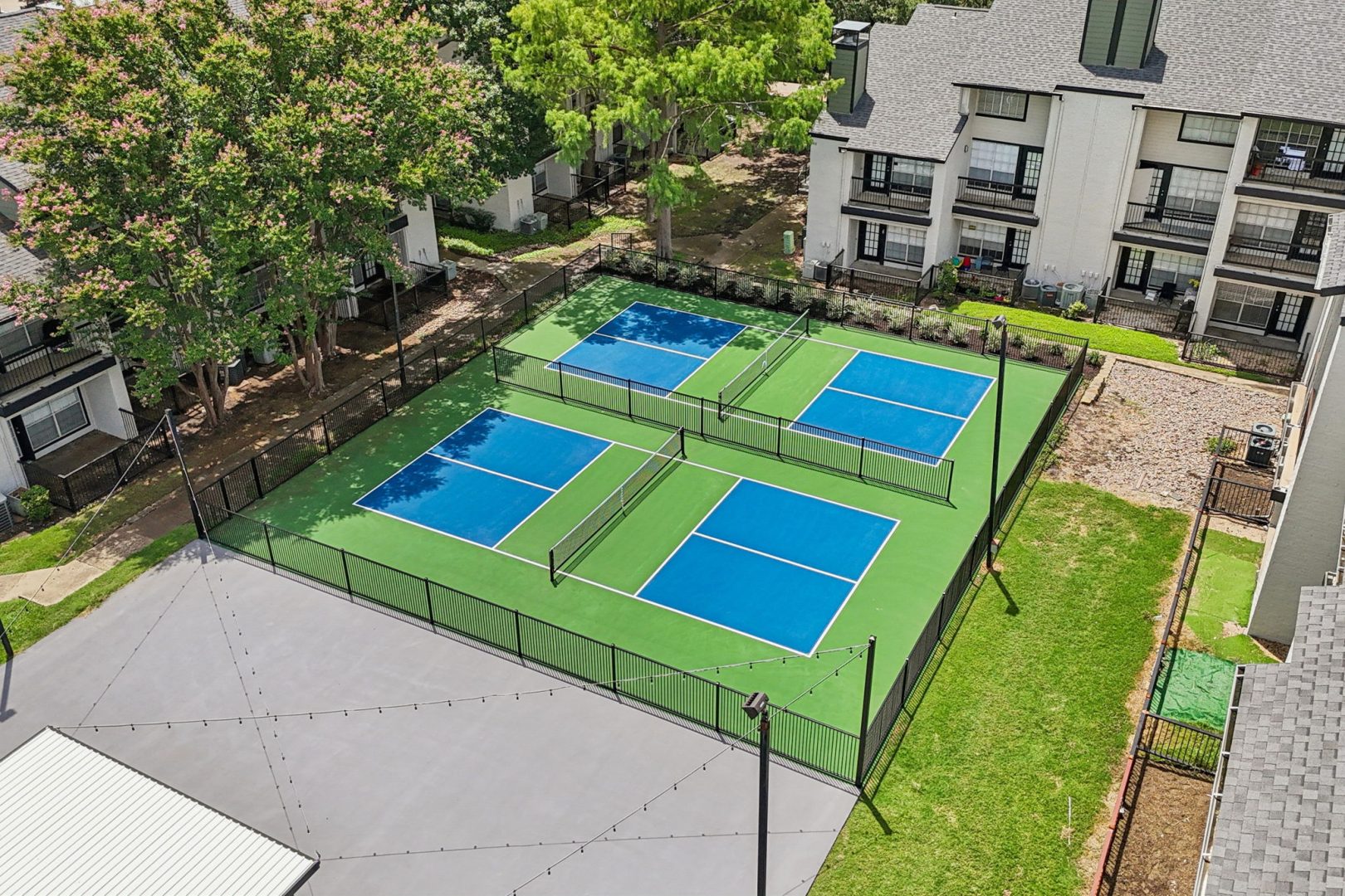 tennis court at The  Monte